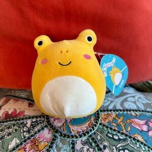 SQUISHMALLOWS Leigh the Yellow Frog 5in NWT